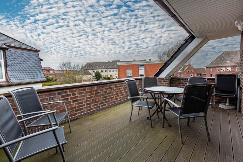 Strandnah und zentral trifft auf modern und großzügig. Wohnung mit Dachterrasse.